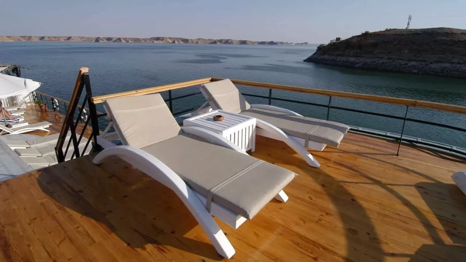 El MS Nubian Sea Lake Cruise une comodidad e historia