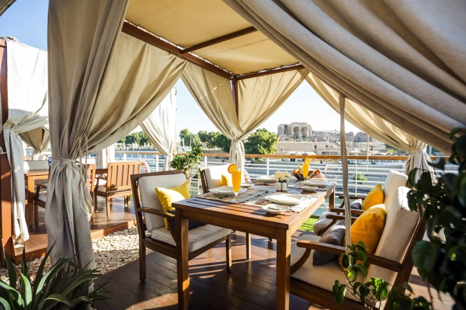 Farah Boat offers a serene journey through ancient history