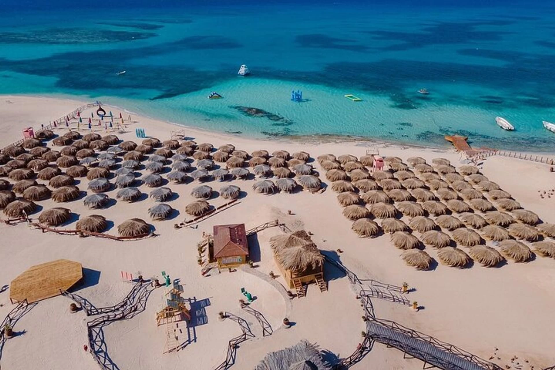 Ammira le acque cristalline dell’Isola di Giftun con le escursioni a Hurghada