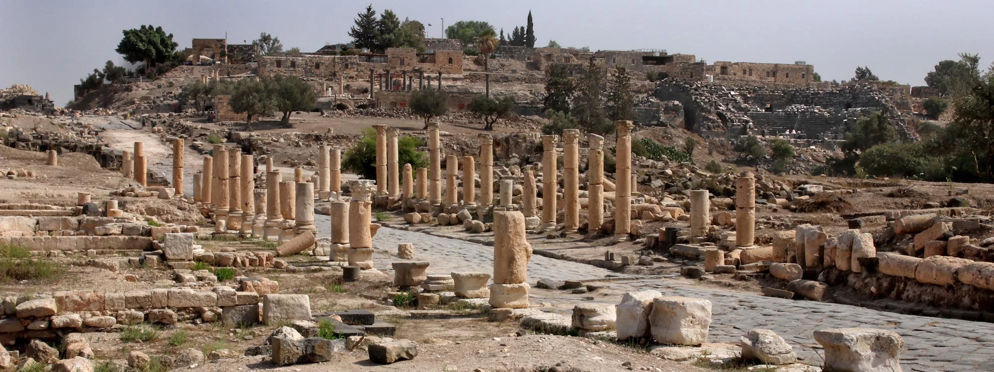 Umm Qais, Jordan Explore the best things to do in Umm Qais, Jordan. Immerse in Roman ruins