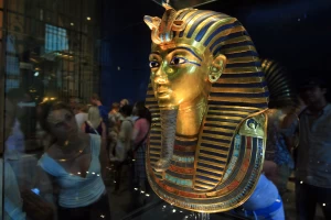 Scopri la maschera di Tutankhamon durante le migliori gite di un giorno al Cairo