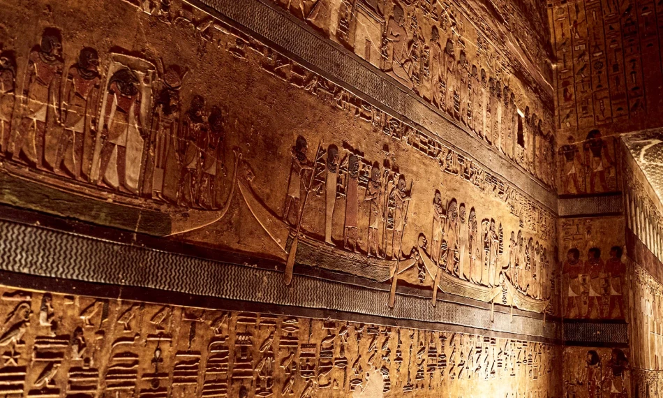 Incisioni antiche sui muri della Valle dei Re a Luxor.