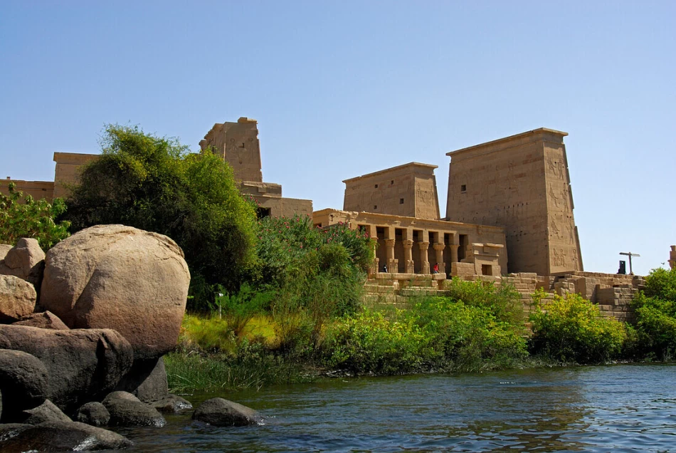 Tempio di Philae situato su un'isola nel mezzo del fiume Nilo.