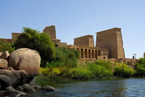 Tempio di Philae situato su un'isola nel mezzo del fiume Nilo.