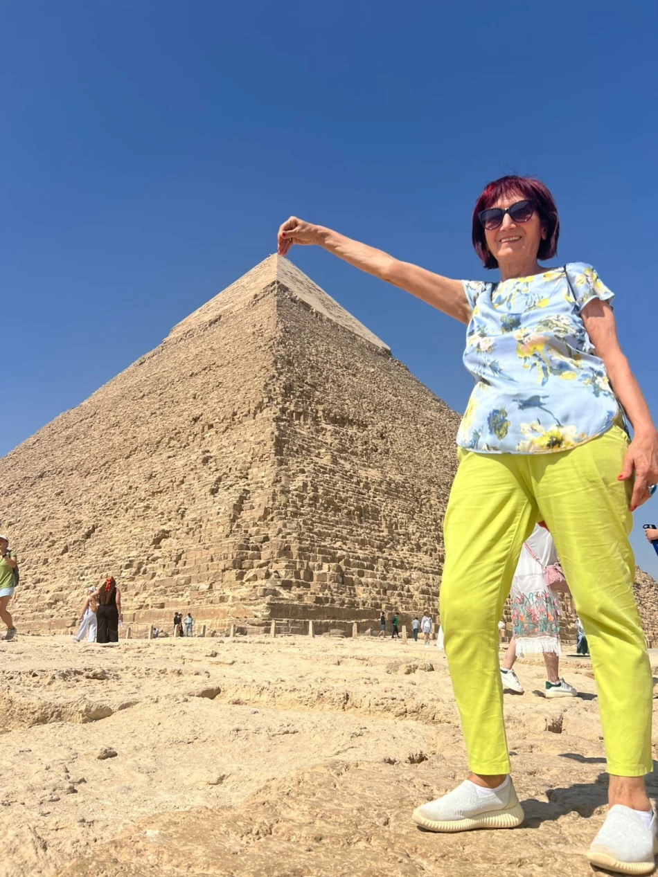 Descubra la belleza de las pirámides de Giza con un viaje de lujo a Egipto