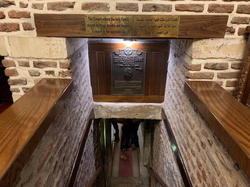 Explora lugares históricos de El Cairo como la Iglesia de Abu Serga en tours de lujo