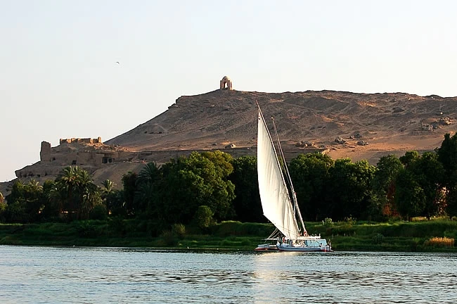 Paseo En Faluca De Aswan Por El Río Nilo