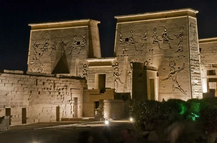 Espectáculo de sonido e iluminación en el Templo de Filae