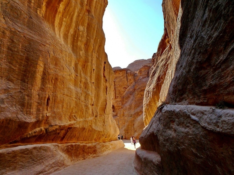 Are you planning your adventure to Petra? In this post, I share my 10 essential travel tips for Petra
