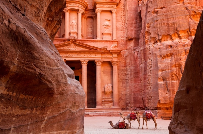 Are you planning your adventure to Petra? In this post, I share my 10 essential travel tips for Petra