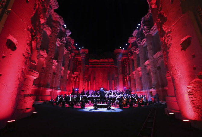 Questi festival si svolgono in diverse stagioni e presentano celebrazioni ed esposizioni di musica, teatro, danza e arti. Un esempio è il Festival Internazionale di Baalbek.