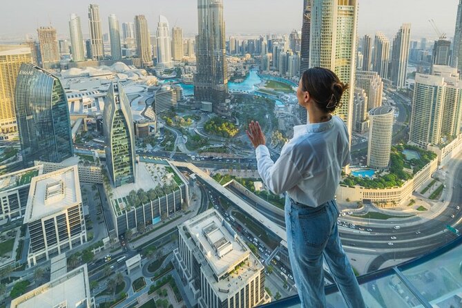 Among the most exciting attractions of the Burj Khalifa is the observation deck placed on the 148th floor. Visitors will experience, with much grandiosity, what it is like to see Dubai from above with views as far as the eyes can reach.