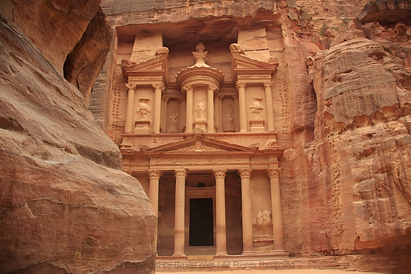 It is probably one of the grandest edifices carved into the even sandstone rockface with all the details recalling the superb architecture of the Nabataeans